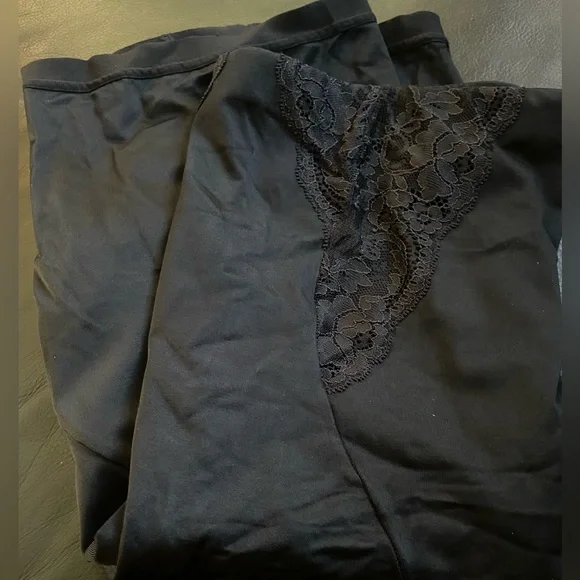 Maidenform Shapewear 2XL - Picture 9 of 9